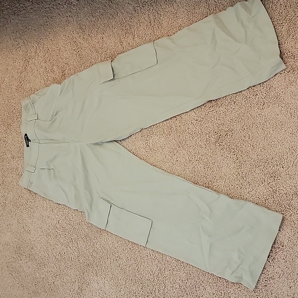 NWOT wide leg cargo pants